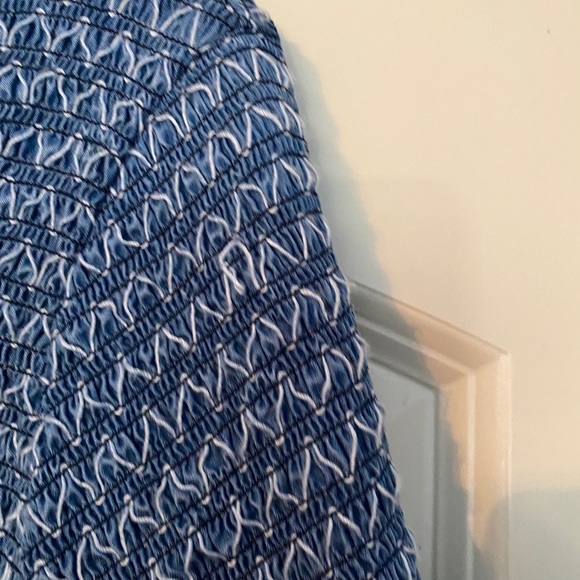 Crown & Ivy lightweight denim dress with smocking - Picture 4 of 9